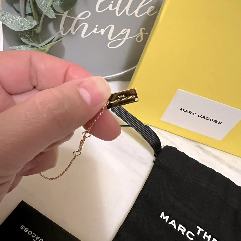5 pcs. Marc Jacobs Medallion Gold and Blue Bracelet - Picture 9 of 11